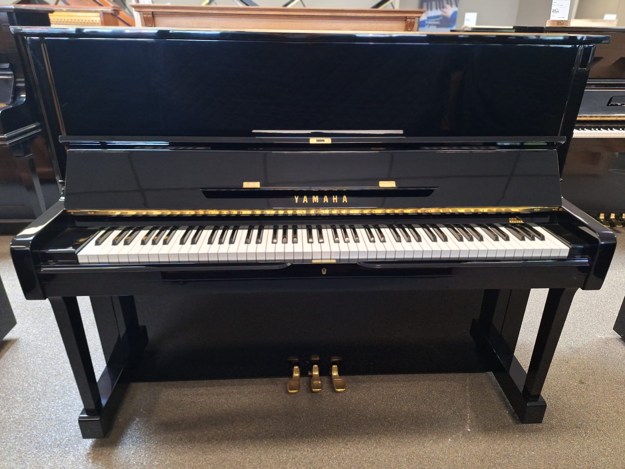 Yamaha model U-1H te koop bij Arie Keijzer piano's