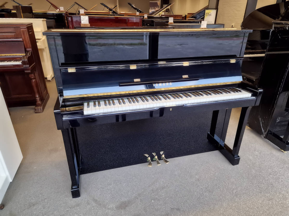 Yamaha SU118C premium piano Yamaha SU118C premium piano