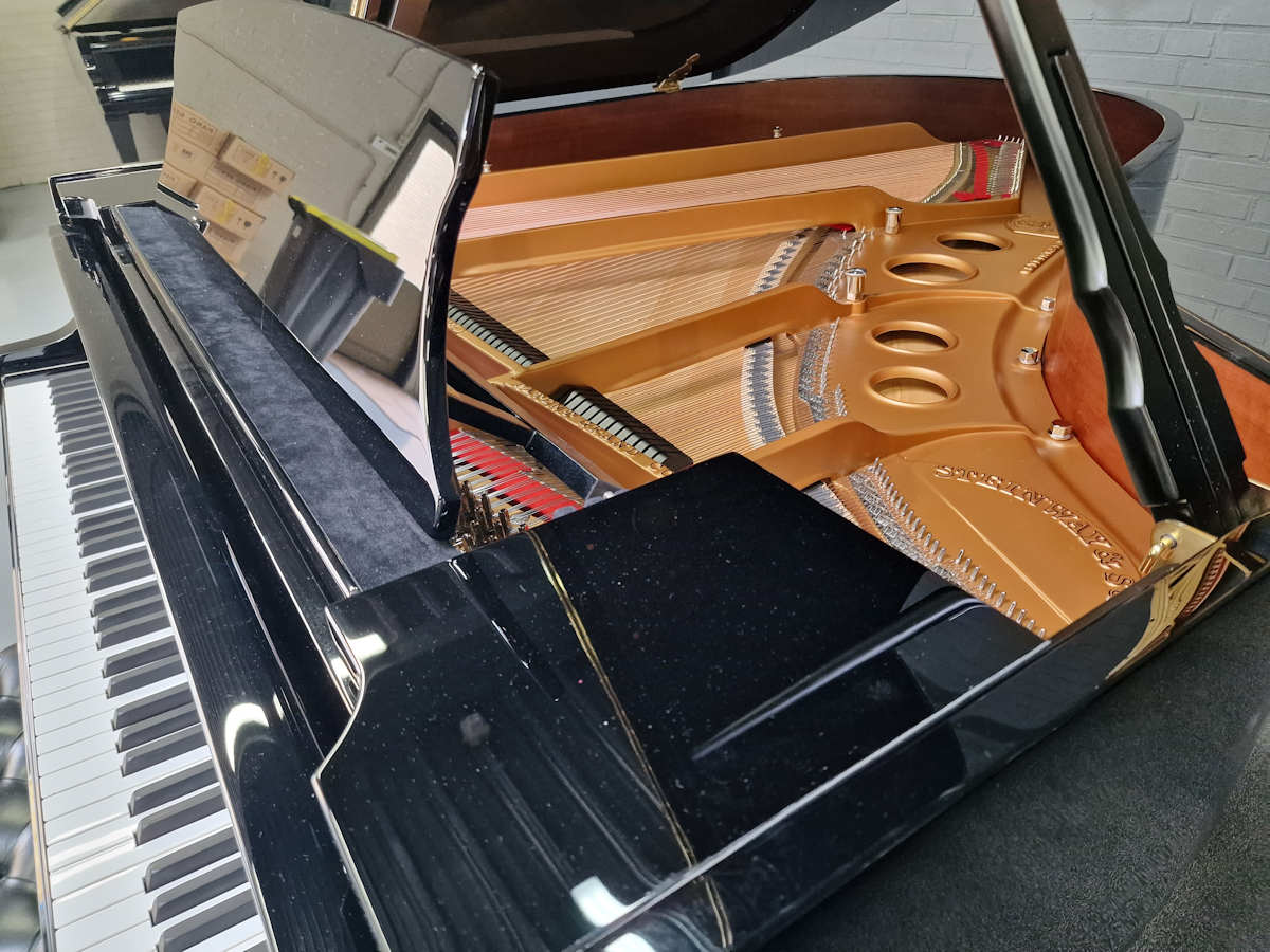 Steinway & Sons Model O – 180 cm