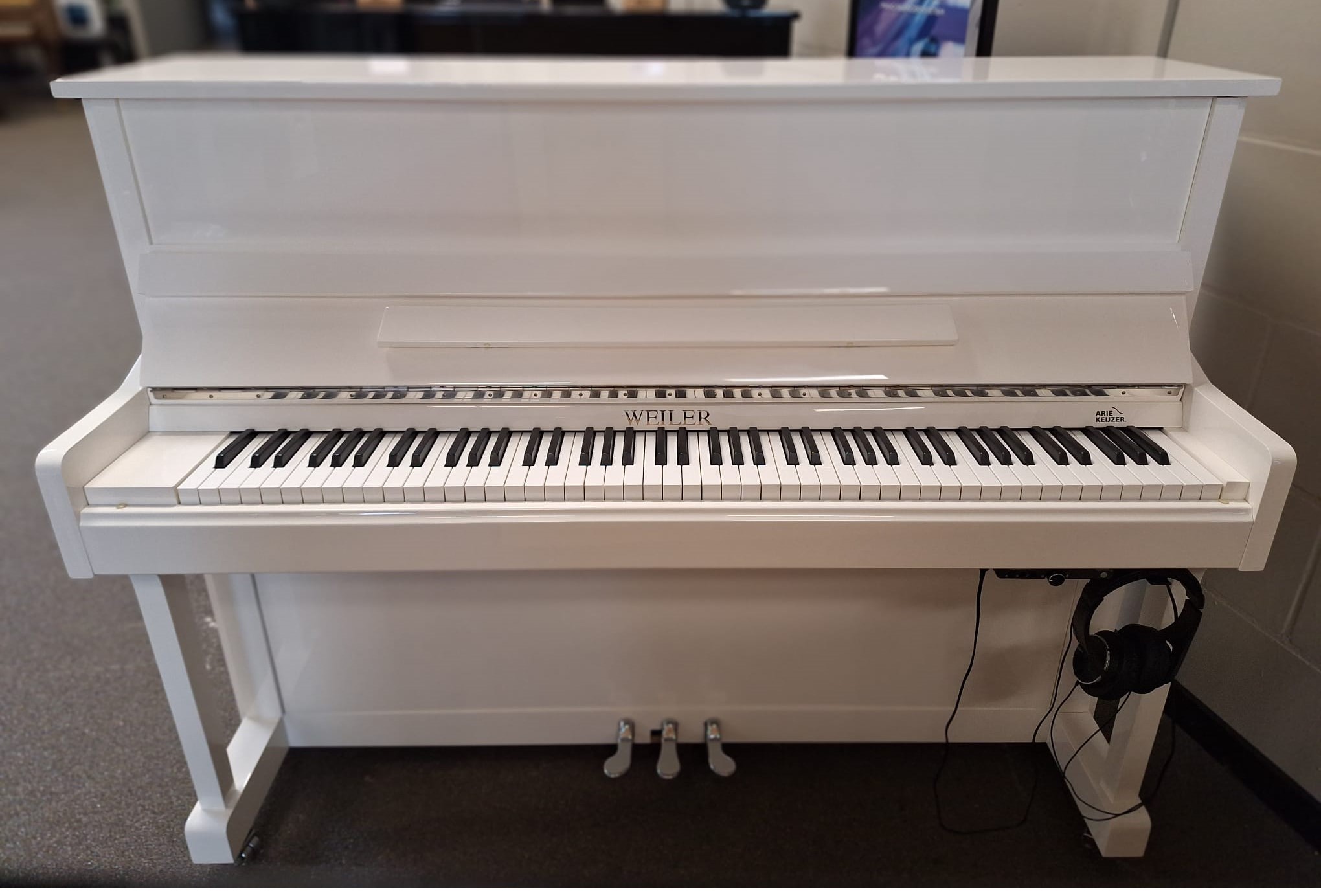 Weiler UP115 piano