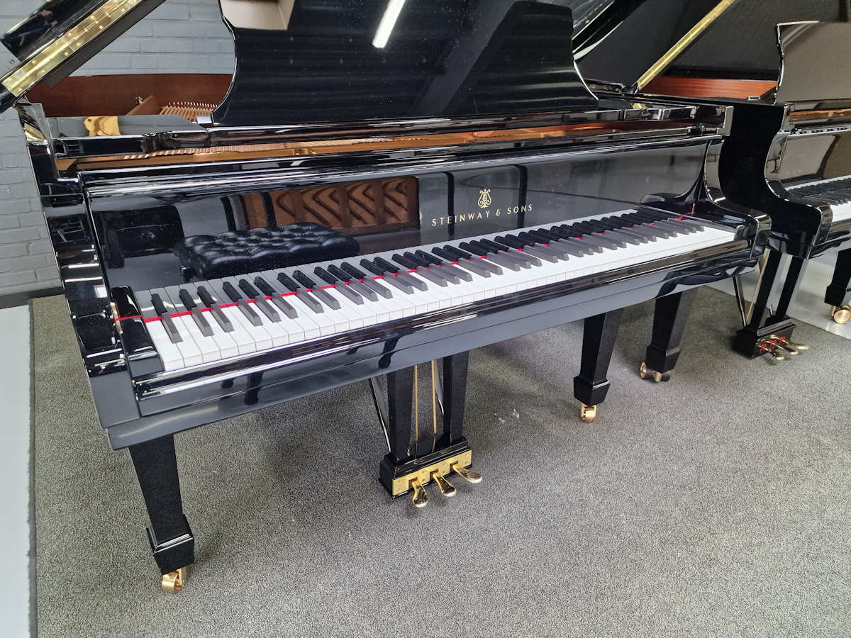 Steinway & Sons Model O – 180 cm