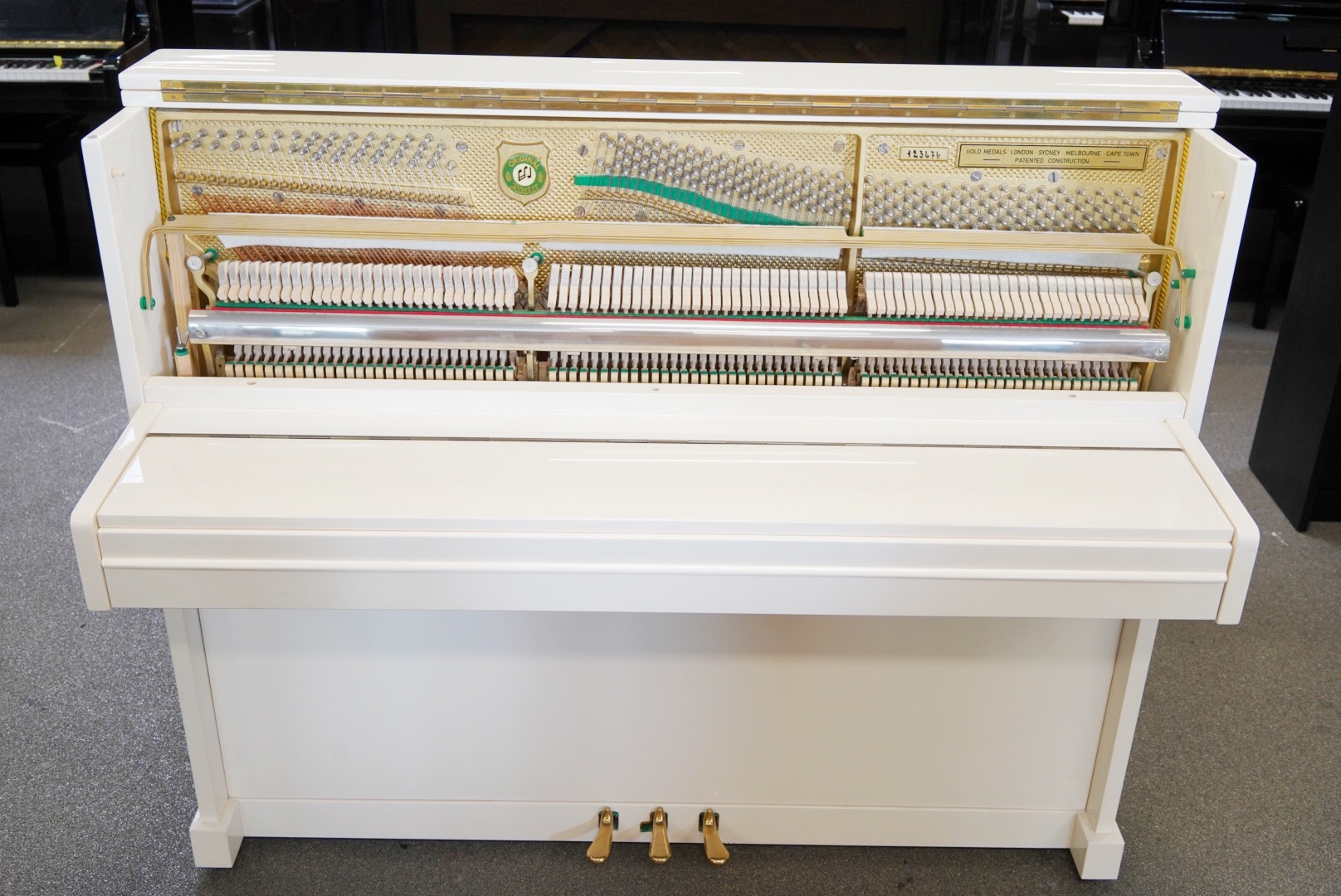 Witte Rösler piano te koop - Afbeelding 3