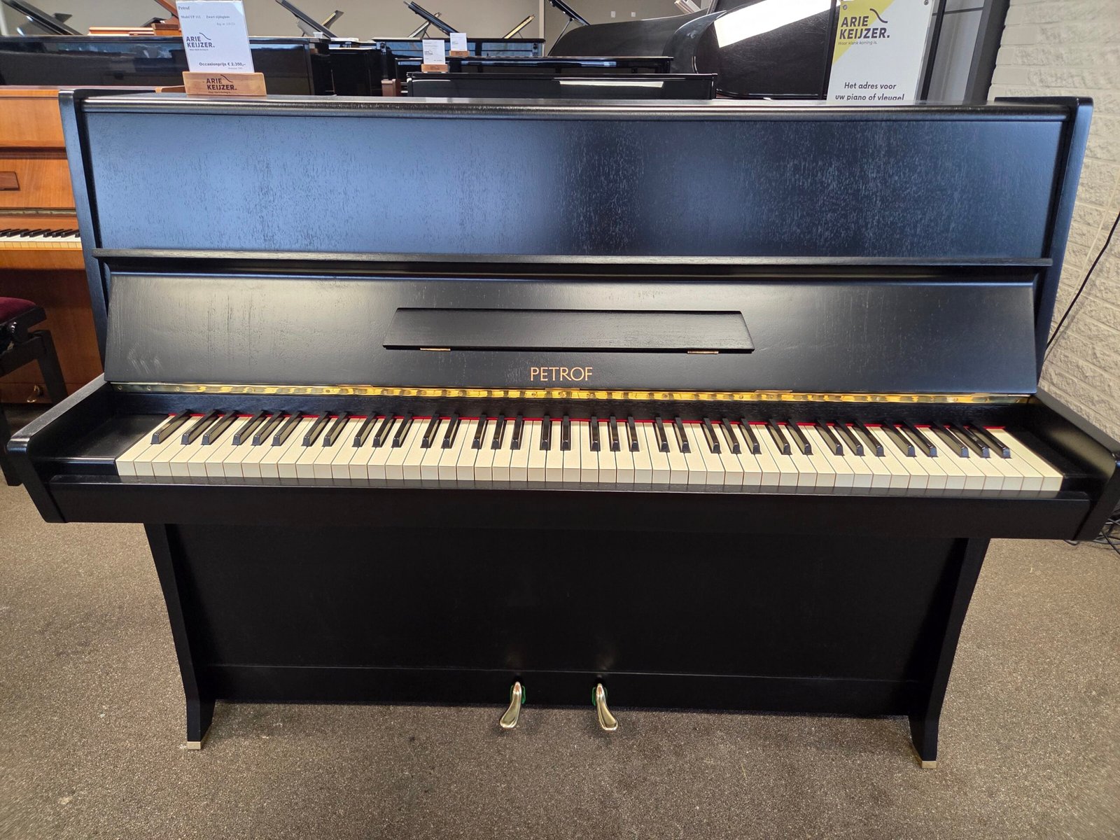 Petrof piano UP112 zwart zijdeglans