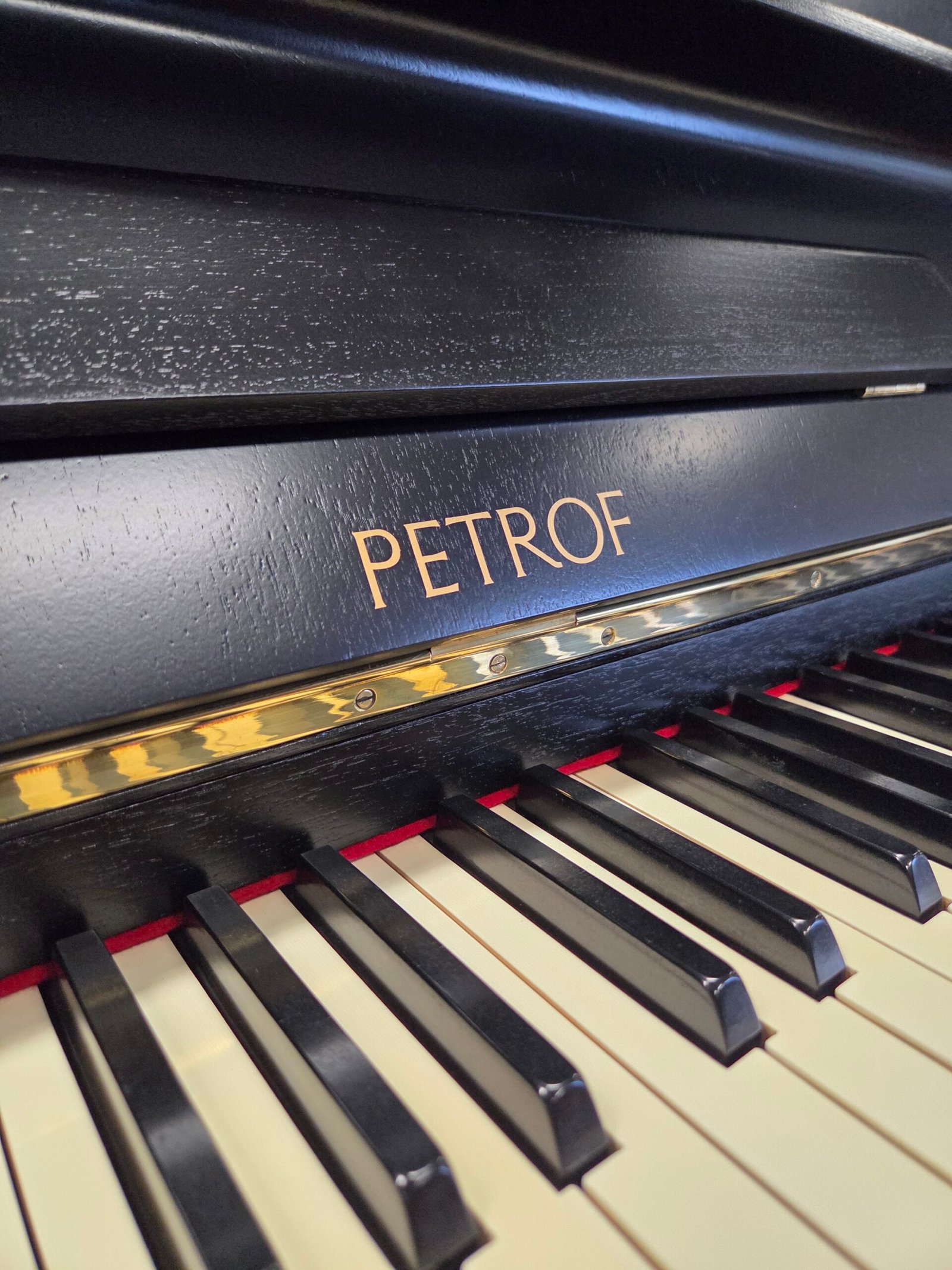 Petrof piano UP112 zwart zijdeglans - Afbeelding 2