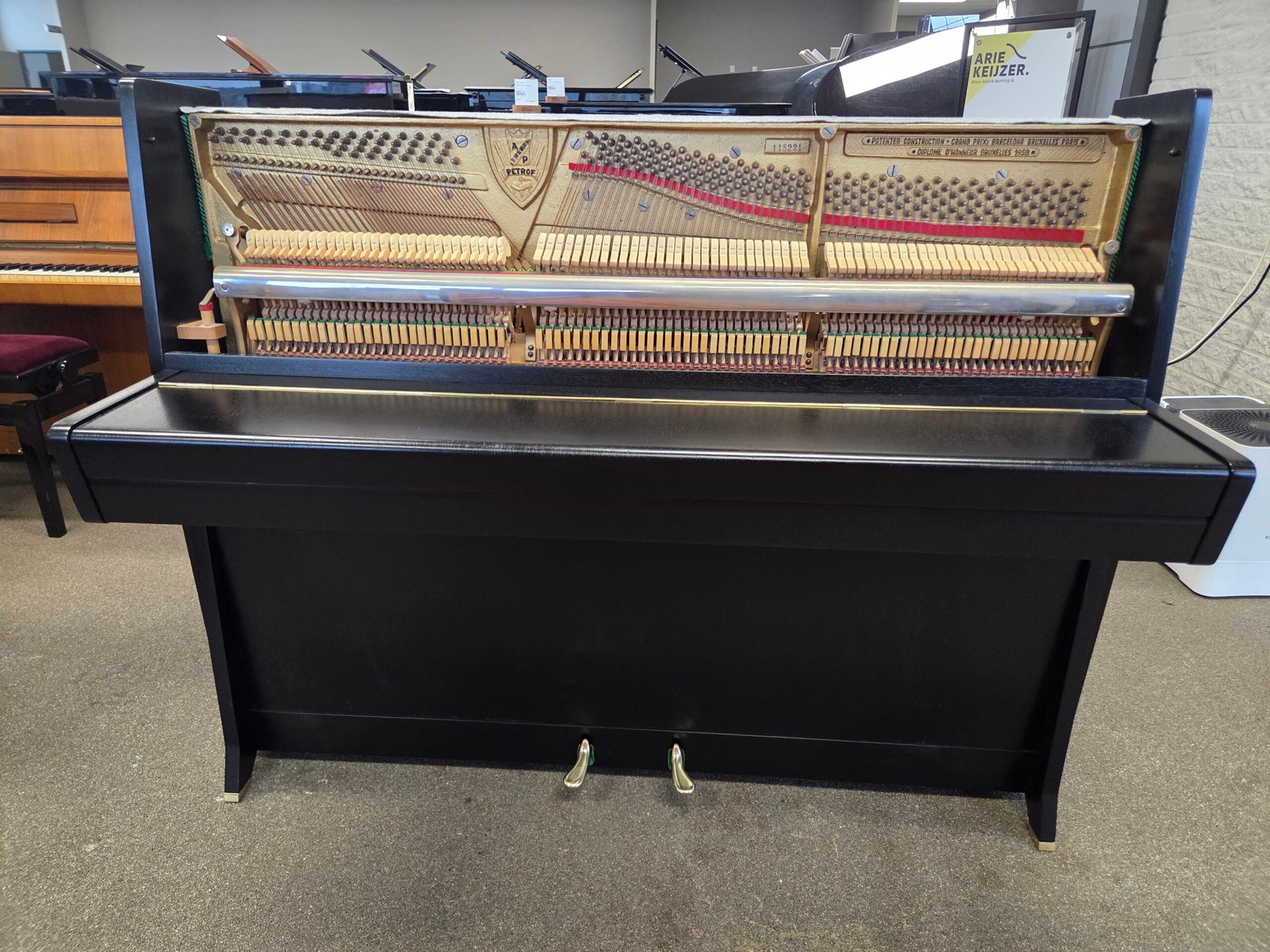 Petrof piano UP112 zwart zijdeglans - Afbeelding 6