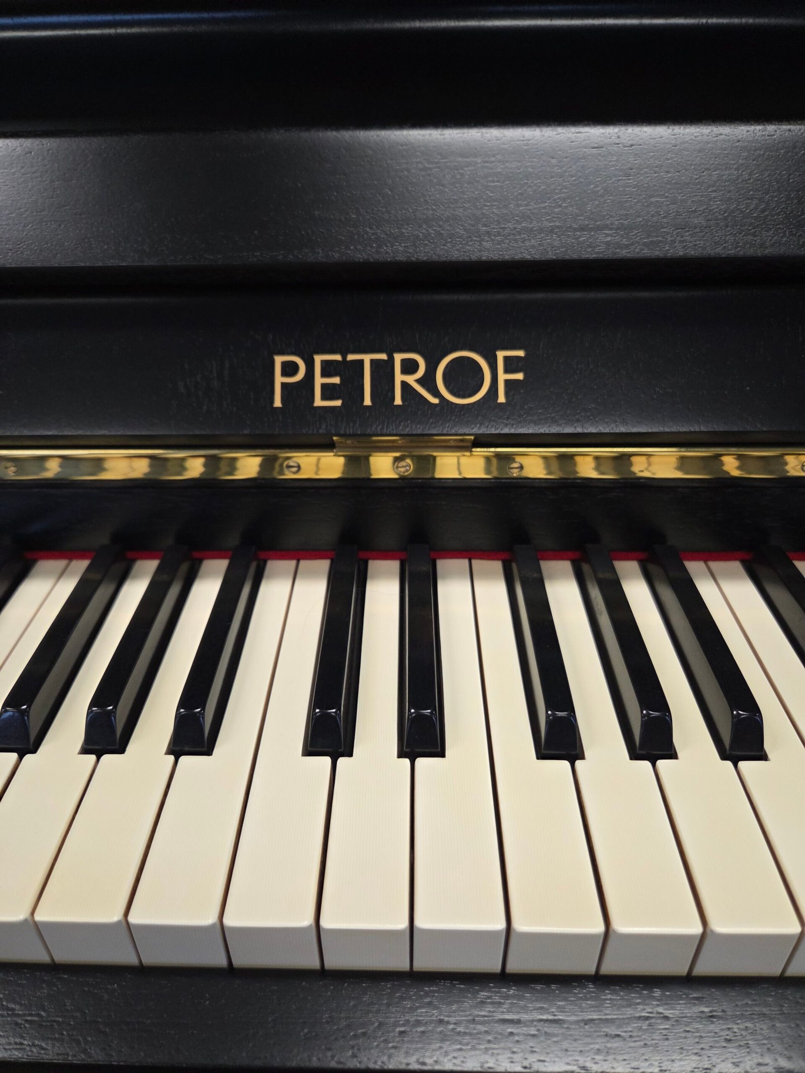 Petrof piano UP112 zwart zijdeglans - Afbeelding 8