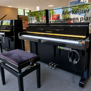 Yamaha U 10 BL met Genio silent systeem